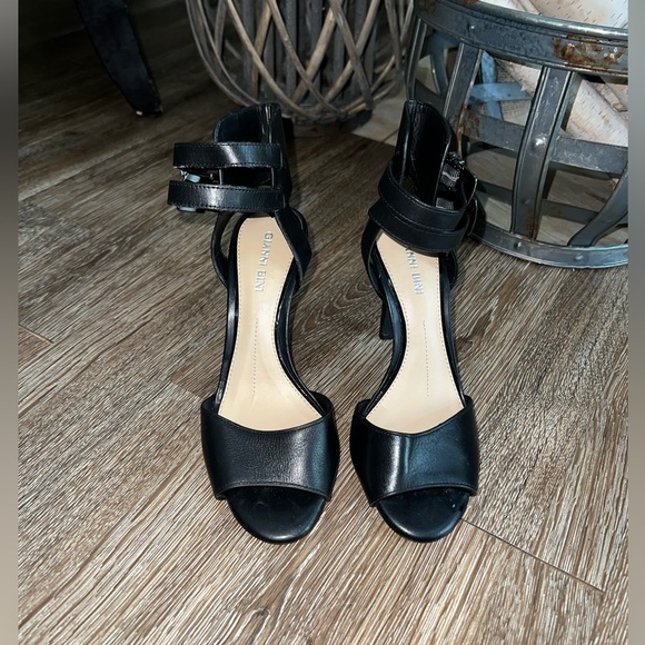 Gianni Bini heels - Picture 1 of 5